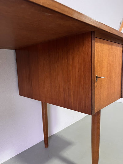 
                  
                    Vintage Deens bureau - LOUI.STORE
                  
                