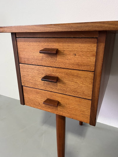 
                  
                    Vintage Deens bureau - LOUI.STORE
                  
                