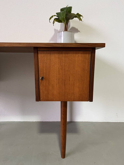 
                  
                    Vintage Deens bureau - LOUI.STORE
                  
                