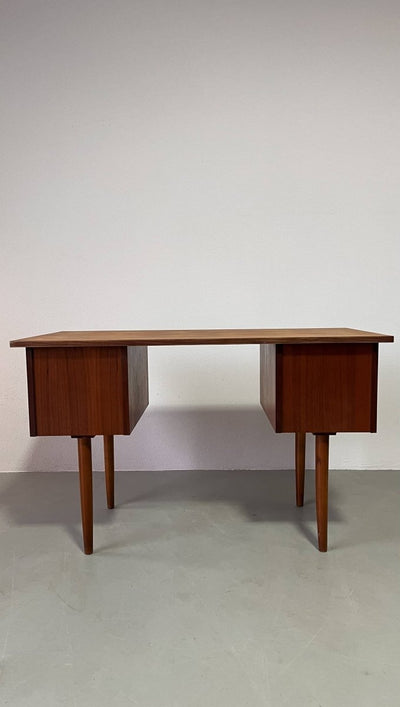 
                  
                    Vintage Deens bureau - LOUI.STORE
                  
                