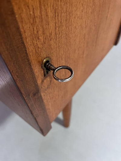
                  
                    Vintage Deens bureau - LOUI.STORE
                  
                