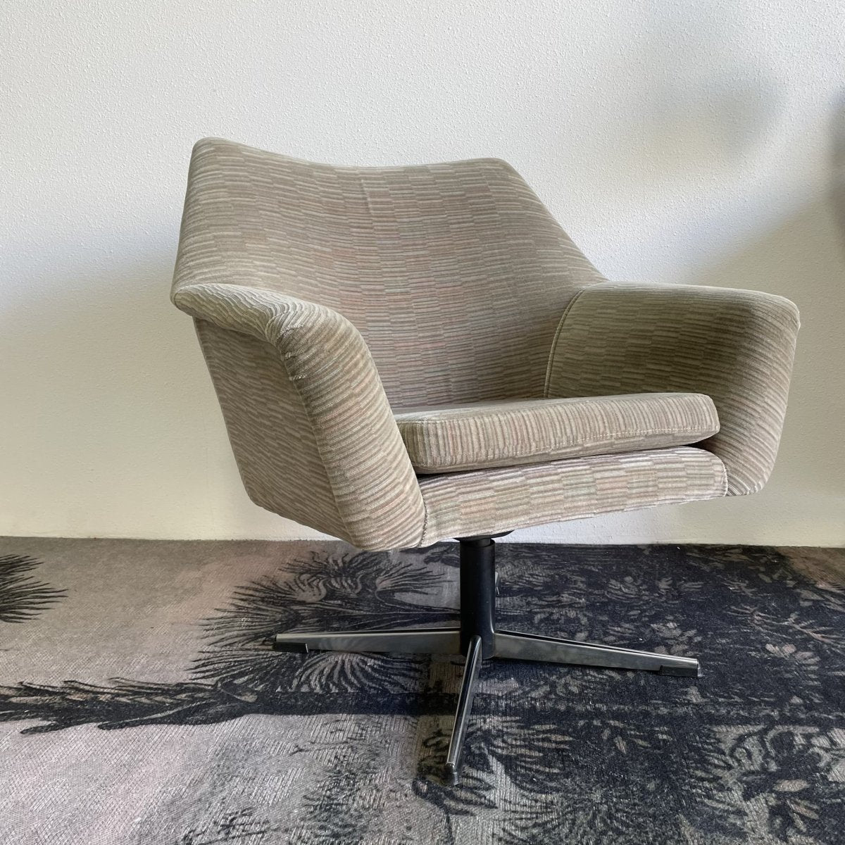 
                  
                    Vintage draai fauteuil - LOUI.STORE
                  
                