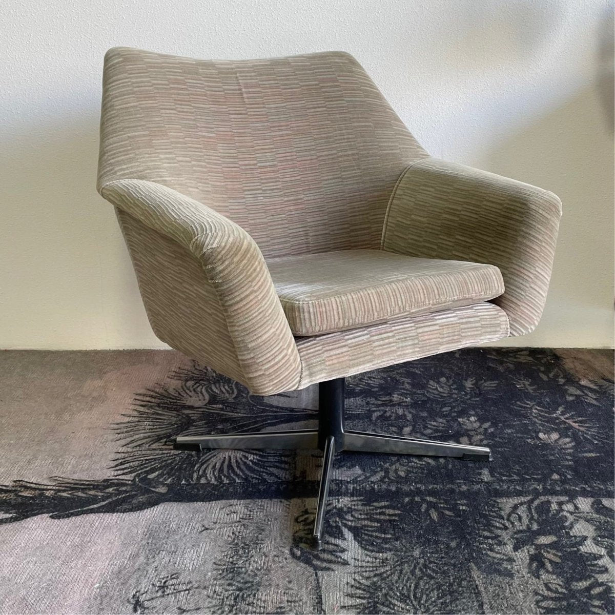 
                  
                    Vintage draai fauteuil - LOUI.STORE
                  
                