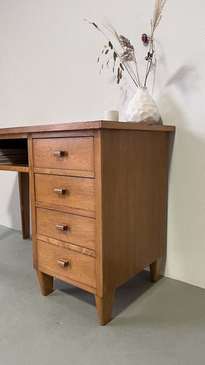 
                  
                    Vintage eiken bureau - LOUI.STORE
                  
                
