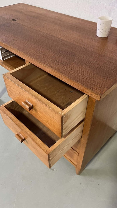 
                  
                    Vintage eiken bureau - LOUI.STORE
                  
                