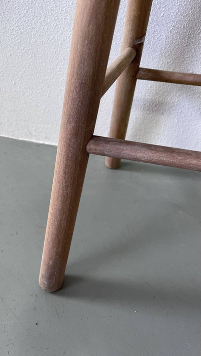
                  
                    Vintage grenen kruk - LOUI.STORE
                  
                