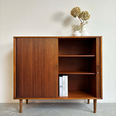 
                  
                    Vintage kast met tambour deur - LOUI.STORE
                  
                
