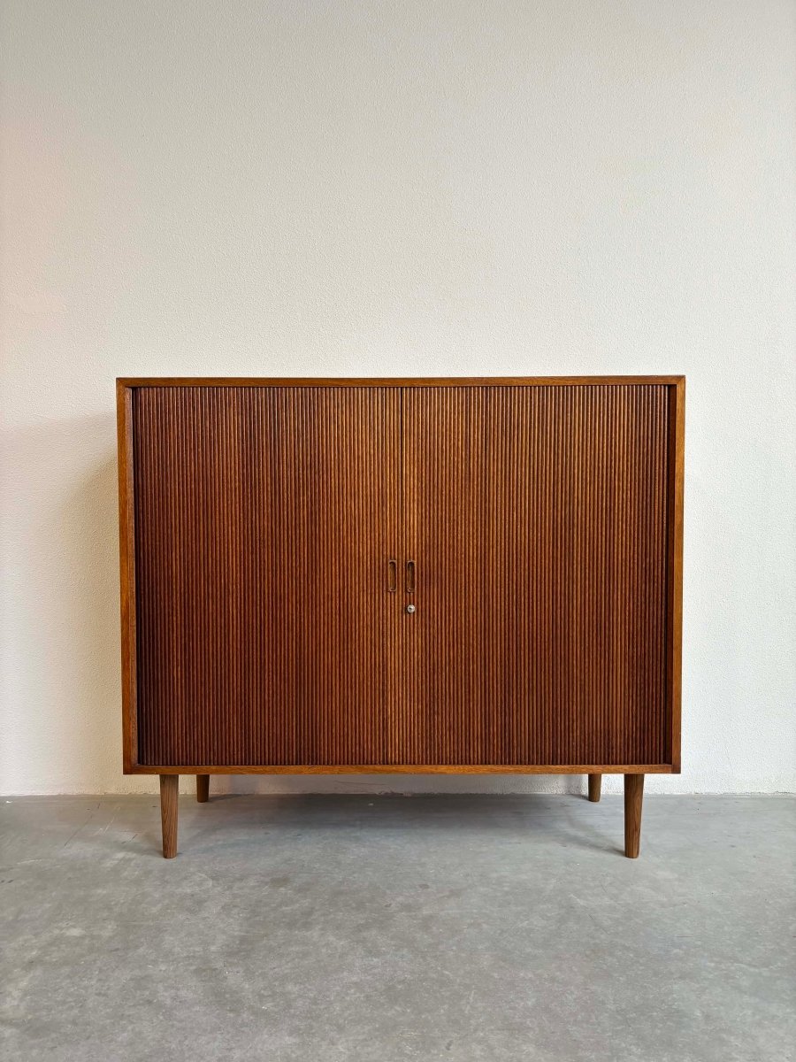 
                  
                    Vintage kast met tambour deur - LOUI.STORE
                  
                