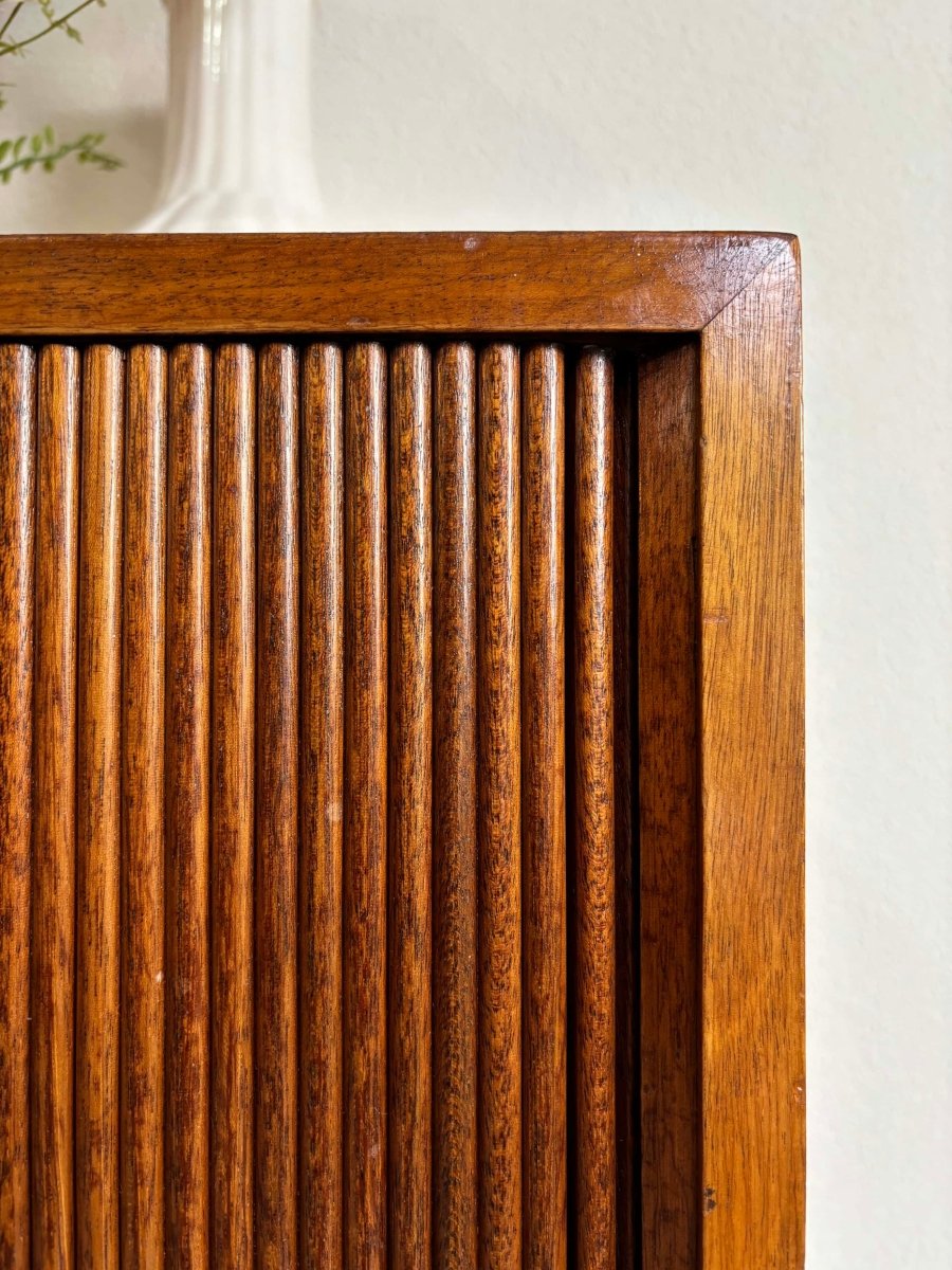 
                  
                    Vintage kast met tambour deur - LOUI.STORE
                  
                