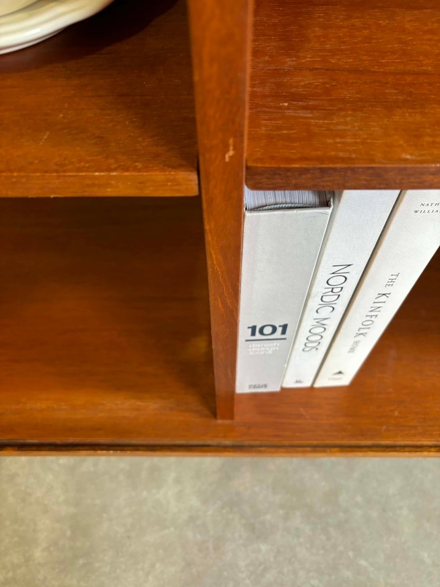 
                  
                    Vintage kast met tambour deur - LOUI.STORE
                  
                