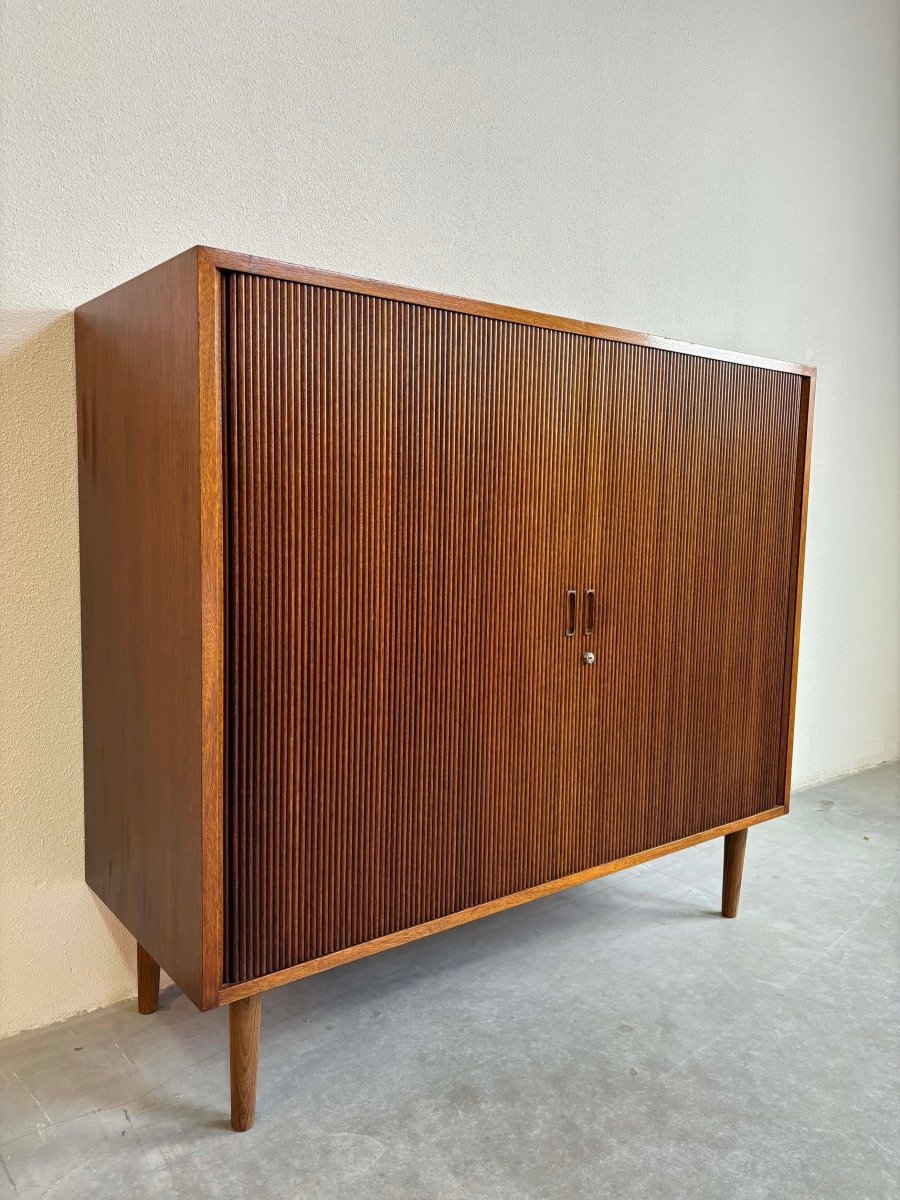 
                  
                    Vintage kast met tambour deur - LOUI.STORE
                  
                
