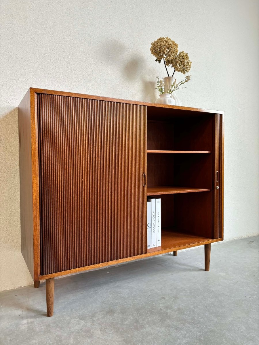 
                  
                    Vintage kast met tambour deur - LOUI.STORE
                  
                