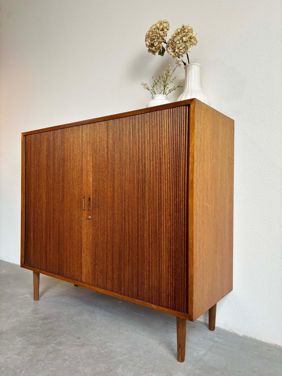 
                  
                    Vintage kast met tambour deur - LOUI.STORE
                  
                