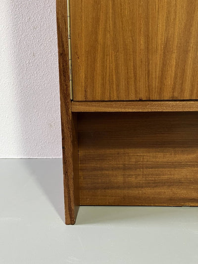 
                  
                    Vintage kast - LOUI.STORE
                  
                