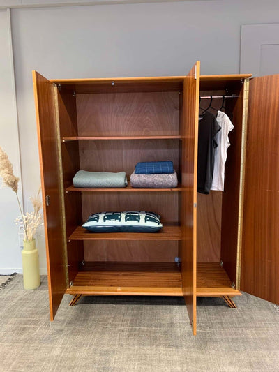 Vintage kledingkast - LOUI.STORE