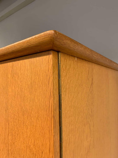 
                  
                    Vintage kledingkast - LOUI.STORE
                  
                