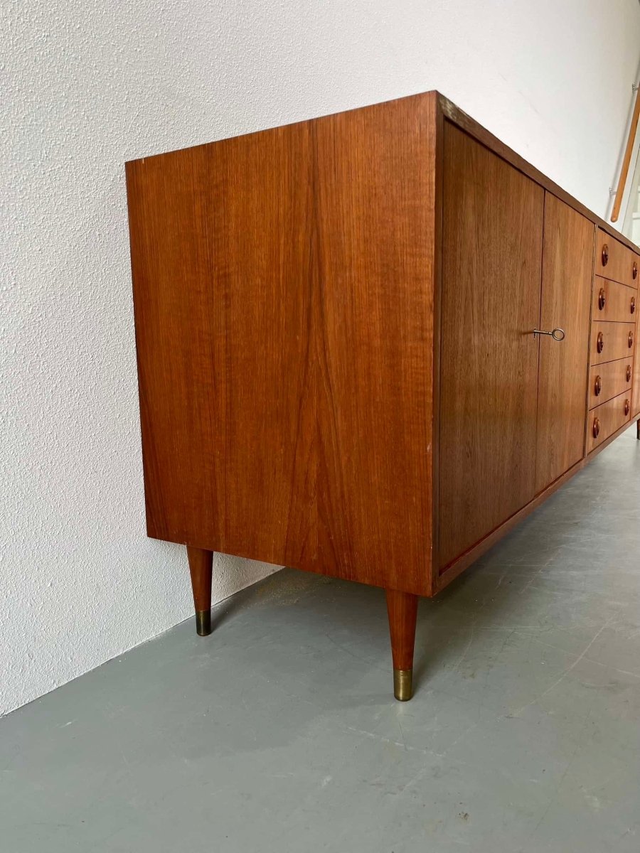 
                  
                    Vintage lowboard xl teak - LOUI.STORE
                  
                