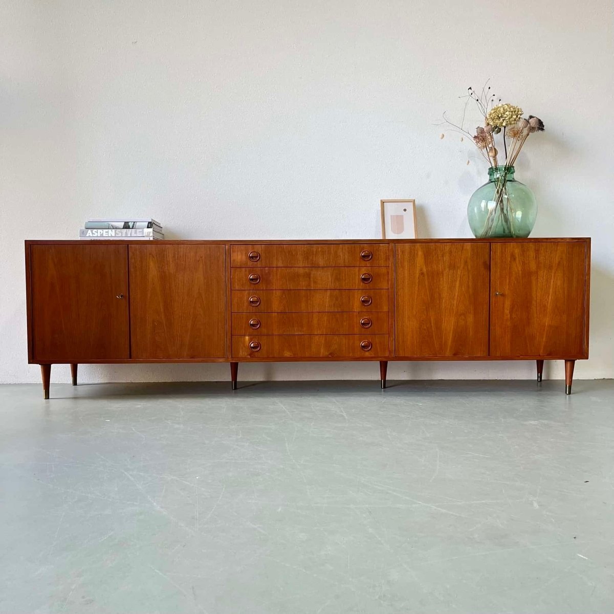 
                  
                    Vintage lowboard xl teak - LOUI.STORE
                  
                