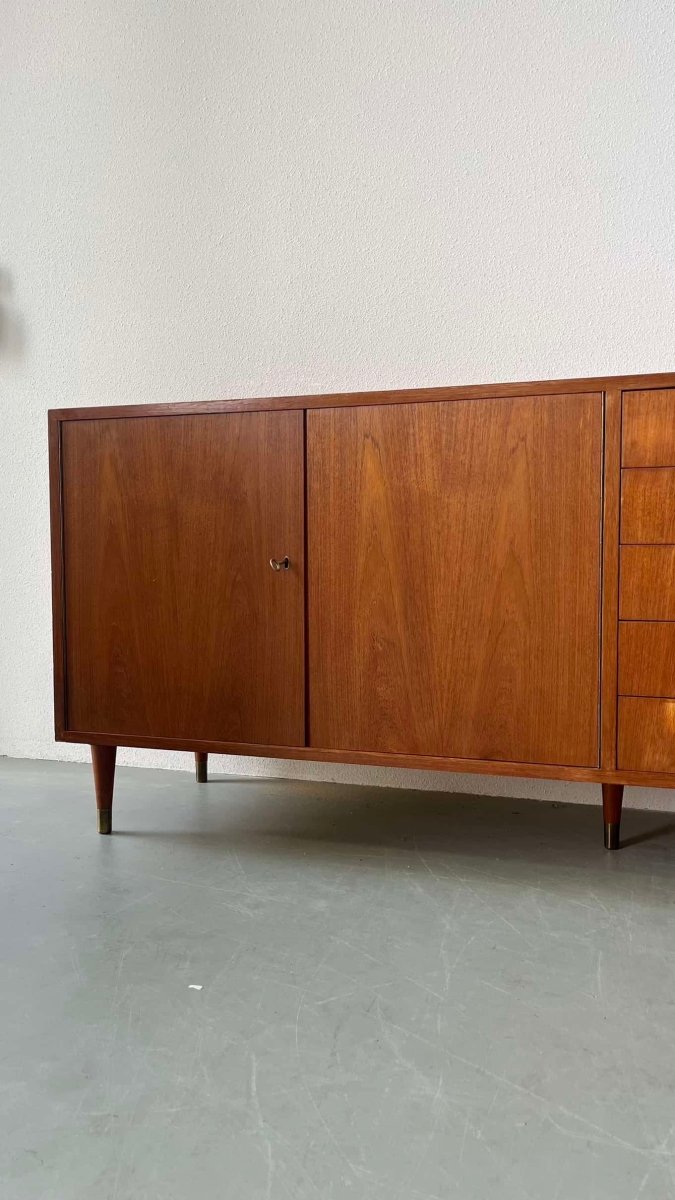 
                  
                    Vintage lowboard xl teak - LOUI.STORE
                  
                