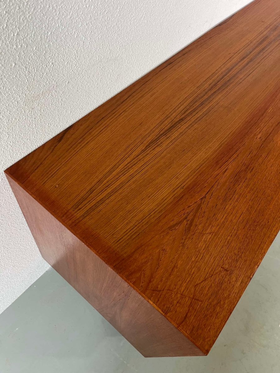 
                  
                    Vintage lowboard xl teak - LOUI.STORE
                  
                