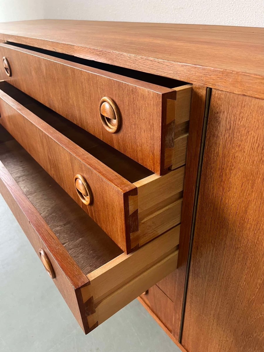 
                  
                    Vintage lowboard xl teak - LOUI.STORE
                  
                