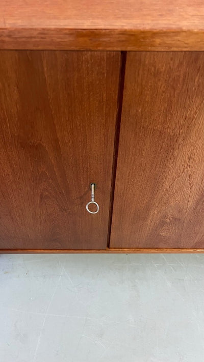 
                  
                    Vintage lowboard xl teak - LOUI.STORE
                  
                