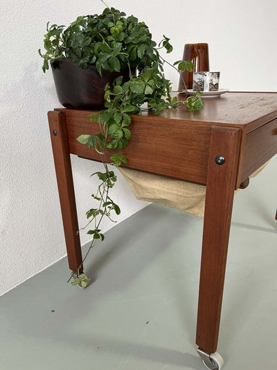 
                  
                    Vintage naaitafeltje - LOUI.STORE
                  
                