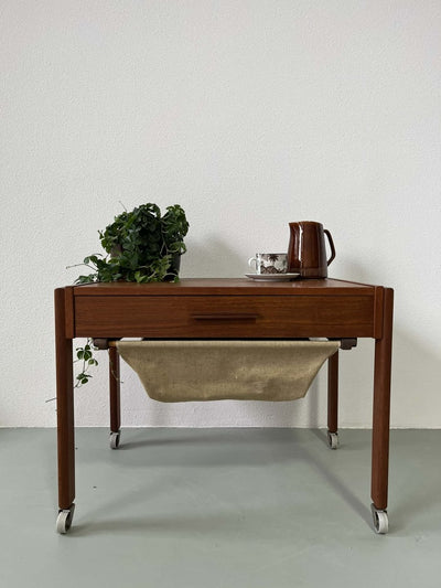 
                  
                    Vintage naaitafeltje - LOUI.STORE
                  
                