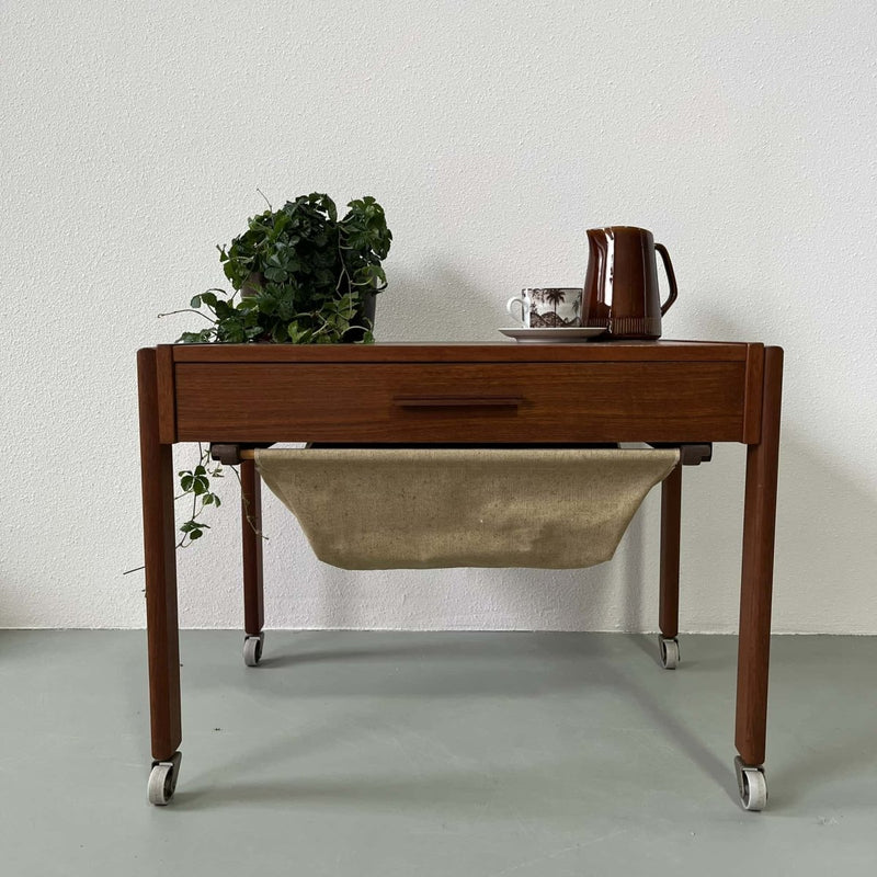 Vintage naaitafeltje - LOUI.STORE
