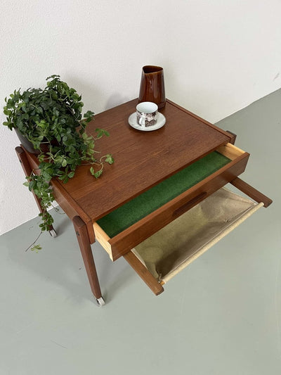 
                  
                    Vintage naaitafeltje - LOUI.STORE
                  
                
