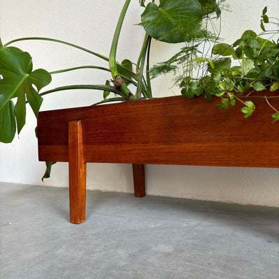 
                  
                    Vintage plantenbak teak - LOUI.STORE
                  
                