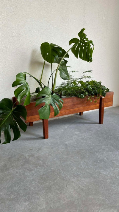 
                  
                    Vintage plantenbak teak - LOUI.STORE
                  
                