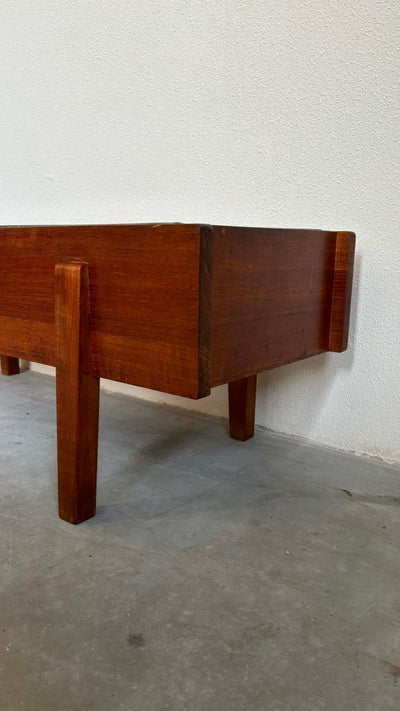 
                  
                    Vintage plantenbak teak - LOUI.STORE
                  
                
