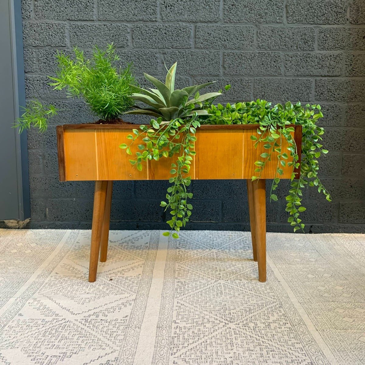 
                  
                    Vintage plantenbak - LOUI.STORE
                  
                