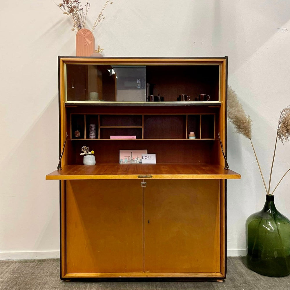 
                  
                    Vintage schoolkast - LOUI.STORE
                  
                