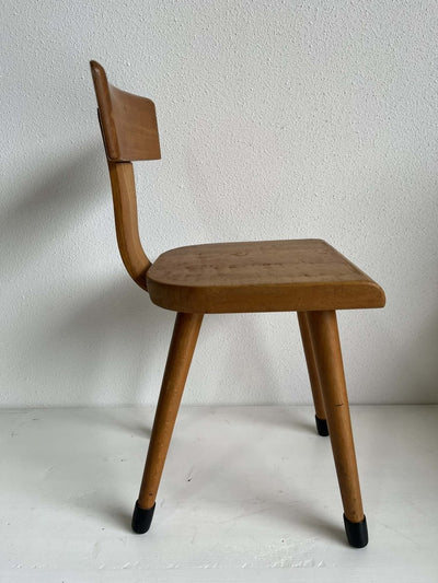 
                  
                    Vintage schoolstoeltje - LOUI.STORE
                  
                