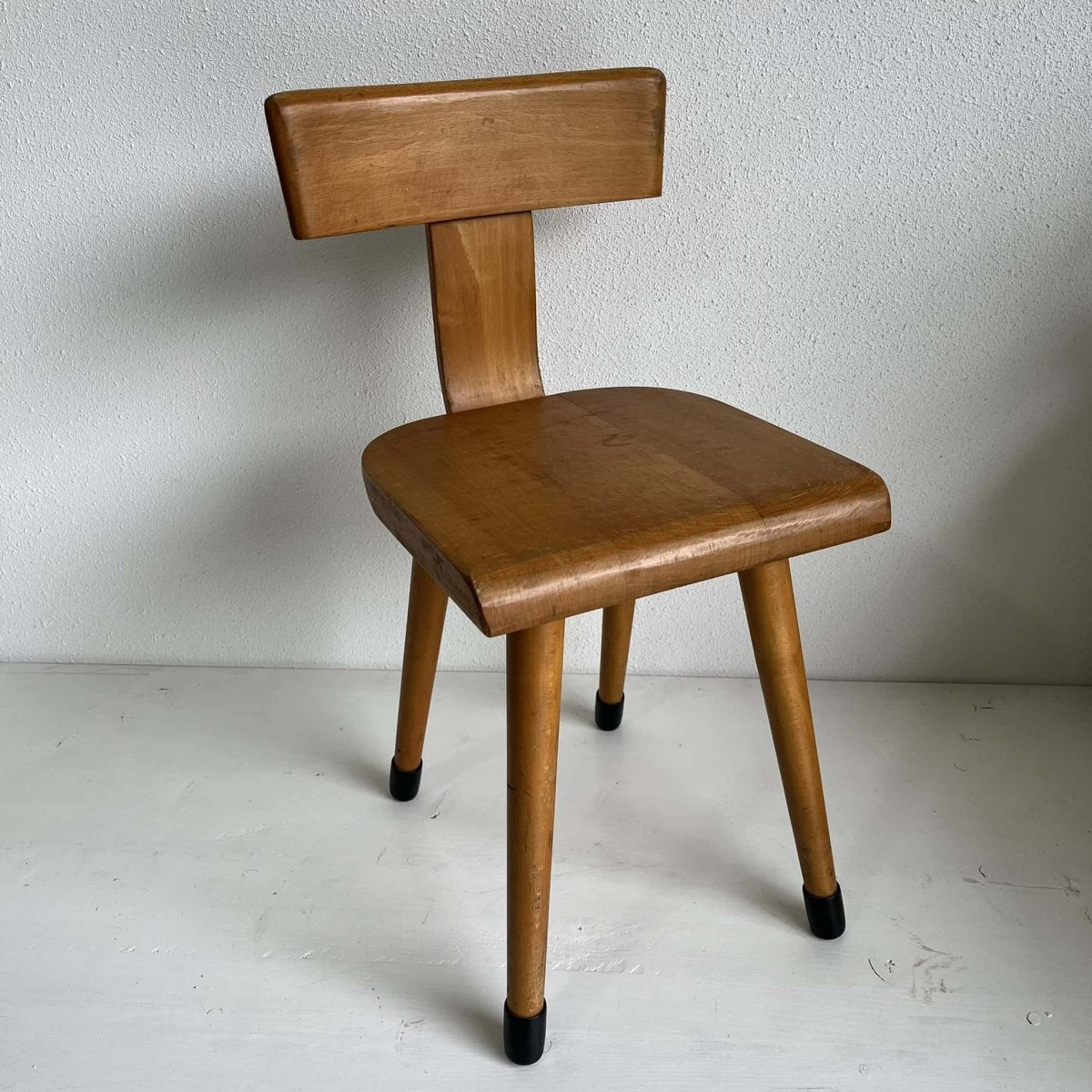 
                  
                    Vintage schoolstoeltje - LOUI.STORE
                  
                