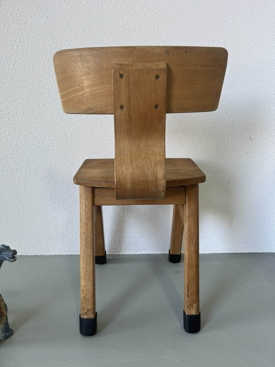 
                  
                    Vintage schoolstoeltje - LOUI.STORE
                  
                