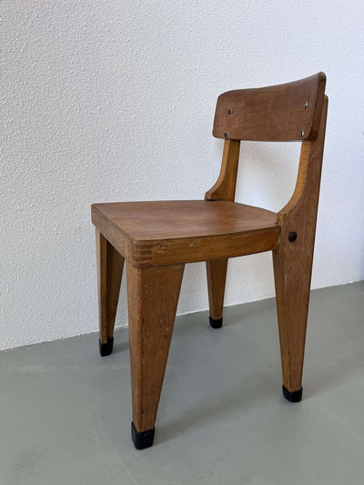 
                  
                    Vintage schoolstoeltje - LOUI.STORE
                  
                