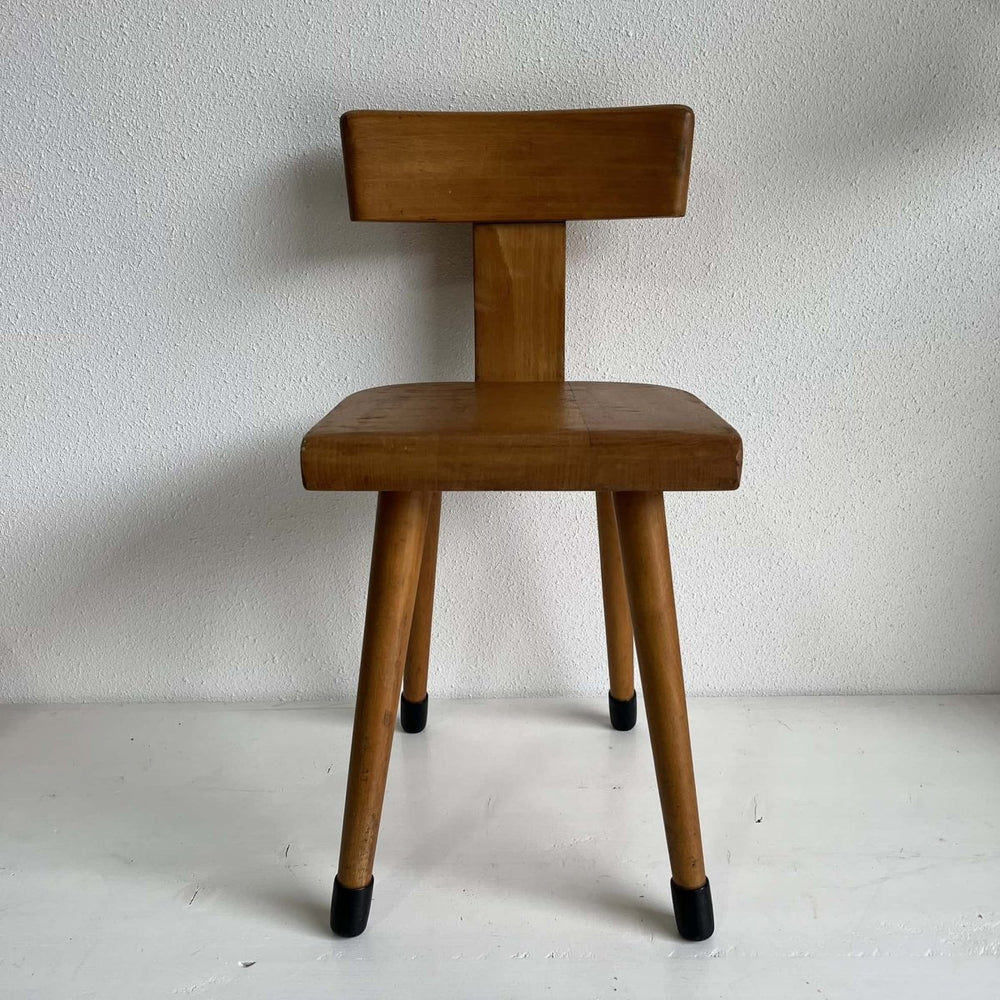 
                  
                    Vintage schoolstoeltje - LOUI.STORE
                  
                