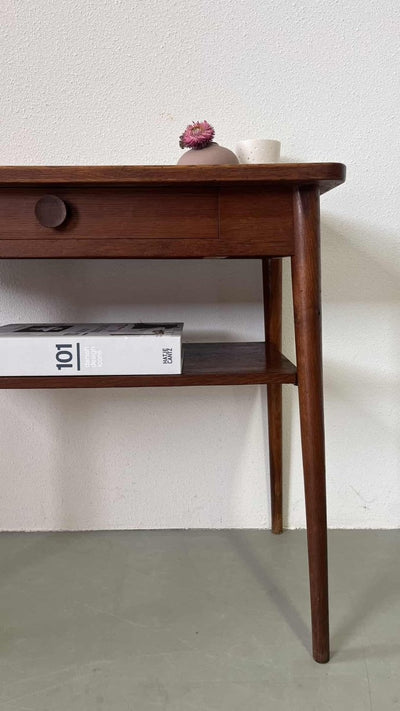 
                  
                    Vintage sidetable - LOUI.STORE
                  
                