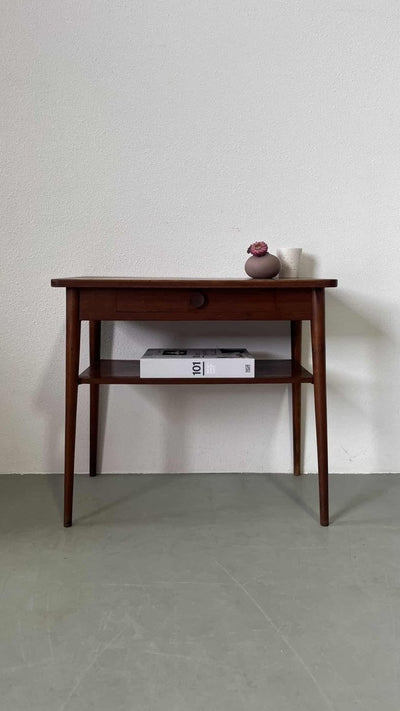 
                  
                    Vintage sidetable - LOUI.STORE
                  
                