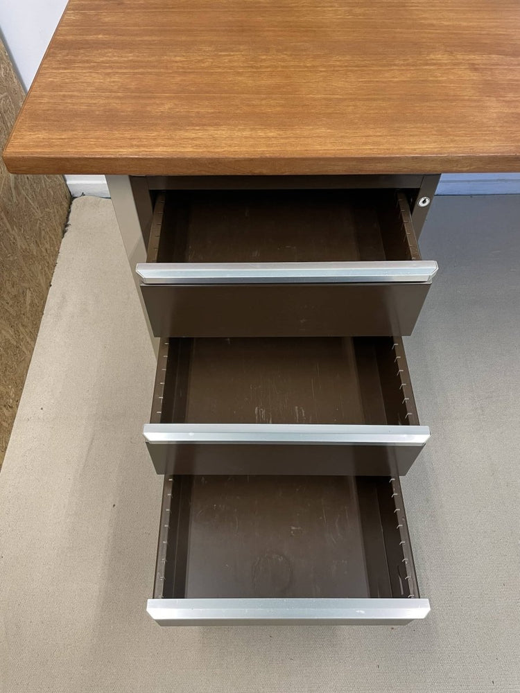
                  
                    Vintage stalen bureau houten blad - LOUI.STORE
                  
                