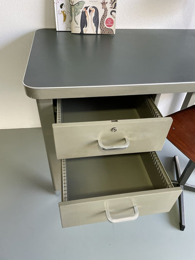 Vintage stalen bureautje - LOUI.STORE