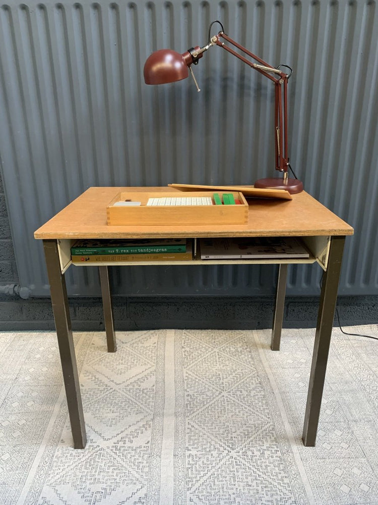 
                  
                    Vintage stalen schoolbureautje - LOUI.STORE
                  
                