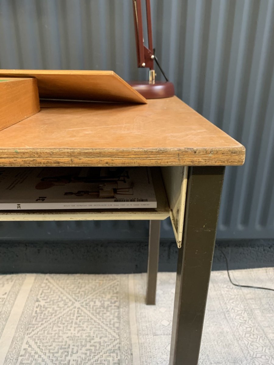 
                  
                    Vintage stalen schoolbureautje - LOUI.STORE
                  
                