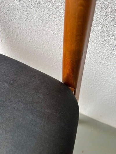
                  
                    Vintage stoel Findahl - LOUI.STORE
                  
                