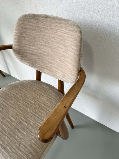 
                  
                    Vintage stoel - LOUI.STORE
                  
                