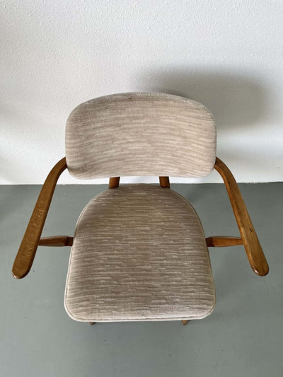 
                  
                    Vintage stoel - LOUI.STORE
                  
                
