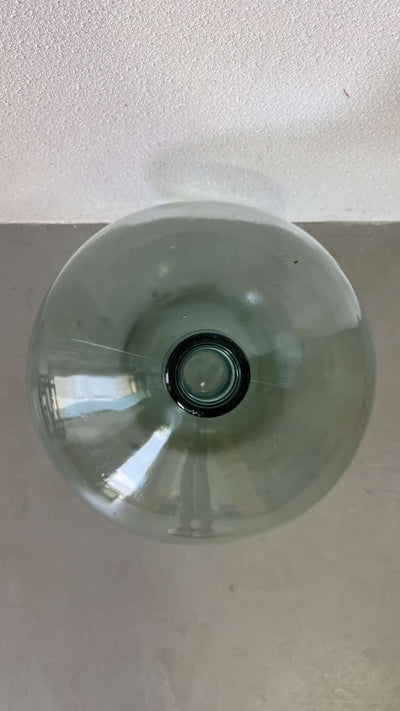 
                  
                    Vintage vaas in krat - LOUI.STORE
                  
                